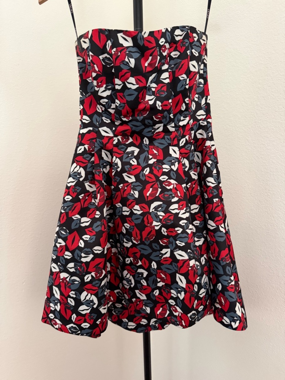 Rare Liu Jo Strapless Floral Fit-and-Flare Dress in Red, Black and White lips 👄 - Picture 3 of 7